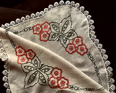 Vintage Off-white Oval Tablecloth Hand Embroidery Chemical Lace Hem 36 X 29  • $14