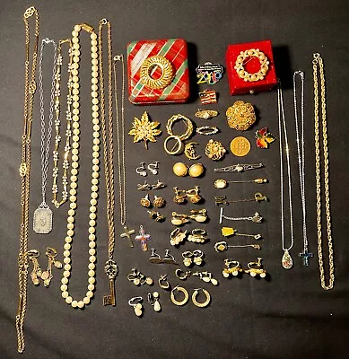 Lot Of Vintage Jewelry - Brooches Necklaces Earrings - Gold/Pearl • $7.50