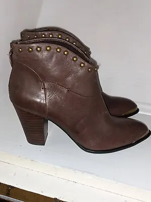 Women's B Makowsky Brown Leather Studded Ankle Boot Bootie Back Zip Western Sz 6 • $18.95