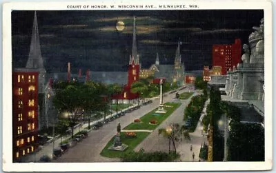 Postcard - Court Of Honor At West Wisconsin Avenue - Milwaukee Wisconsin • $3.46