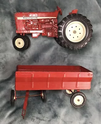 Vintage Ertl International Row Crop Tractor And Trailer Die-Cast Model 415 1:16 • $22