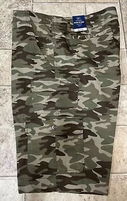 NWT Mens George Green Camo Below The Knee Messenger Cargo Shorts Size 42 • $15.99