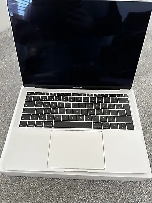 Apple MacBook Air 13.3  (128 GB SSD Intel Core I5 8th Gen. 3.60 GHz 8GB)... • £196