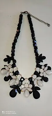 Vintage Necklace Plastic Jointed And Lots Of Petals Black And White Opaque • $50.64