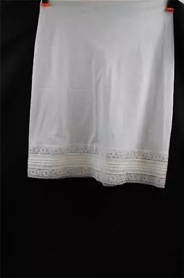 Vintage Woman Deera Off White Midi Skirt Half Slip Sz Mfloral Lacecotton Blend • $8.99