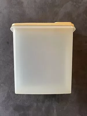 Vintage Tupperware #1588 Shear Cereal Keeper With Beige Flip Top Lid • $9.99