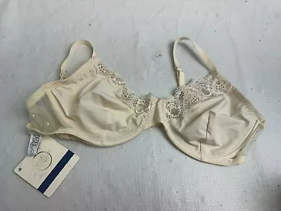 Vintage La Perla Bra Cream Off White Underwire Size 38  • $24.99