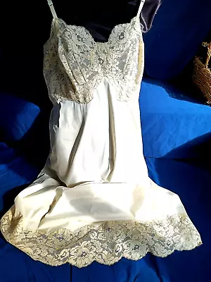 Vintage VANITY FAIR 36 Ivory Nylon  Full Slip With Beige Lace • $28