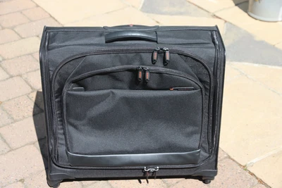 £50 • Buy Samonsonite Spinner Suit Carrier/Wardrobe Case