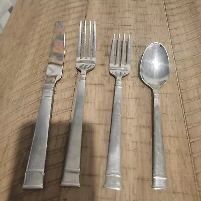 Set Of 4 HERITAGE MINT BENTLEY PATTERN STAINLESS SPOON 2 FORKS TABLE KNIFE • $17.99