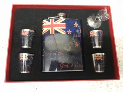 £5 • Buy 8oz New Zealand Hip Flask Set. Good Condition. Brand New Ideal For Homesick Kiwi