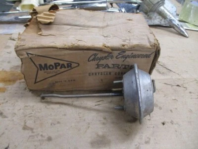$100 • Buy 1959-1965 Mopar Heater Defroster Door Vacuum Actuator 1841223 NOS