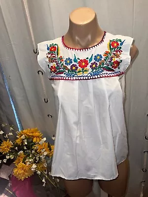 Vintage Mexican Embroidered Peasant Blouse Top Size XXS White Floral Boho • $19.99