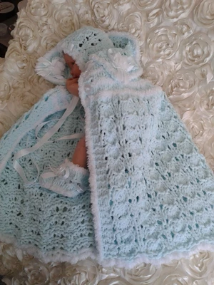 £12.99 • Buy Hand Knitted  Baby Shawl / Baby Cocoon / Super Soft Chenille Yarn Baby Blanket