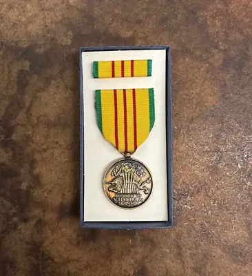 NOS Vietnam War Era US Military Vietnam Service Medal 8455-926-1664 1969 R-47 • $4.50