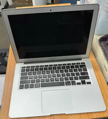 MacBook Air 2013 FOR PARTS OR REPAIR SEE DISC. • $1.38