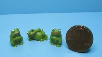 Dollhouse Miniature Frog Garden Statues Set Of 3 MUL4611 • $1.79