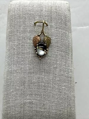 Vintage Small Black Hills 10K Yellow Gold Pendant Onyx Mother Of Pearl 1.0g 3/4  • $99.99