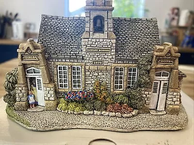 Lilliput Lane - VILLAGE SCHOOL • £20