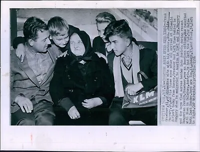 1956 Hungarian Family Reunites In Austria Post-Rebellion Refugees Wirephoto 8X10 • $17.99