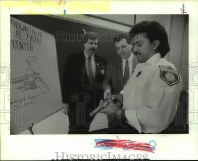 1989 Press Photo Tomas Abarca Security Officer Trainee University Of Houston • $15.99