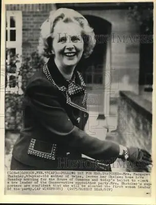 1975 Press Photo Smiling Margaret Thatcher Outside Her Chelsea Home - Hcx48239 • $29.88