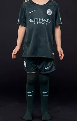 Nike Child Manchester City 17/18 Football Full Kit.  Medium 5-6 Yrs. 847360-333 • £29.99