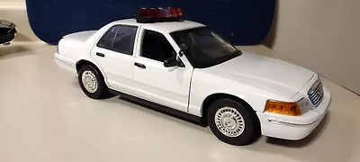 Motormax 1/18 Police Polar Bear With Light And Sirens • $25.99