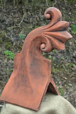 £69.99 • Buy Fan Tail Decorative Roof Finial 90° Angled Ridge Tile Frost Proof Stone 46cm H
