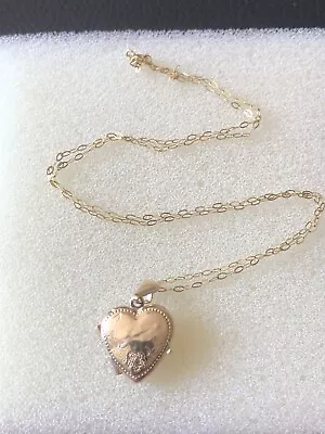 9ct Yellow Gold Etched Heart Locket Pendant On A Fine Oval Link Chain.  1.54gs • £48