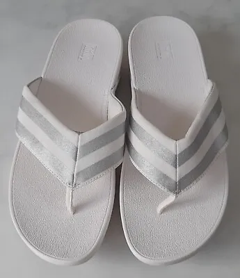 Fitflop Millie Size 8/42 Silver/white Striped Flip Flops Bnwt Free P&p • £40