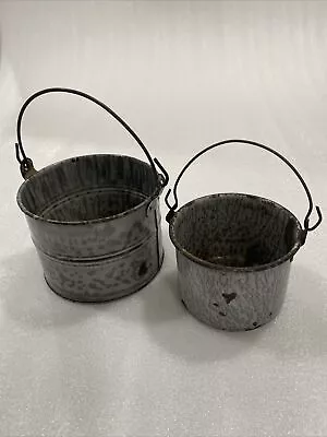 Two VINTAGE Antique GRAY ENAMELWARE 4” & 3” BUCKETs WITH WIRE HANDLE • $16