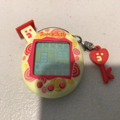 $150 • Buy 2004 Bandi Wiz Yellow And Pink Tamagotchi With Key (105) #632
