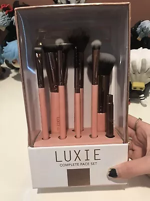 LUXIE ~ Complete Face Set ~ 8 Makeup Brushes NIB • $20