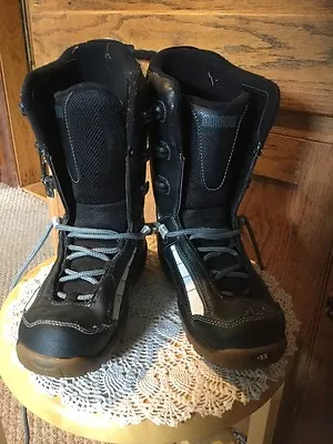 Pre Owned Morrow Youth Size 4 Snowboard Boots. • $60
