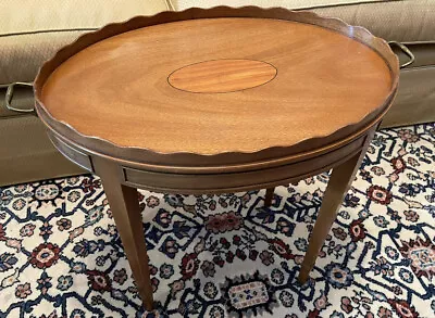 Kittinger Mahogany Inlaid Oval Coffee Table With Scalloped Gallery Tray • $425