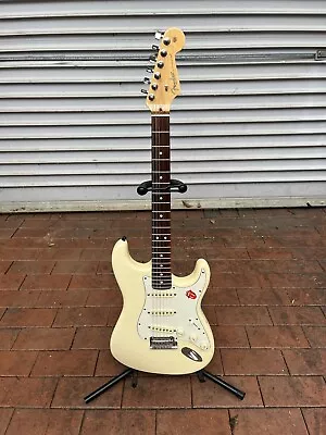 Fender Stratocaster Usa Standard 2011 • $2300