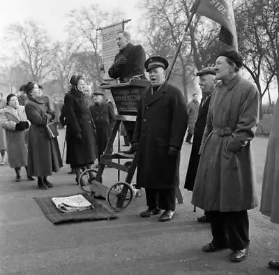 Salvation Army At Speakers Corner Hyde Park 1st March 1955 Old Photo 1 • $9