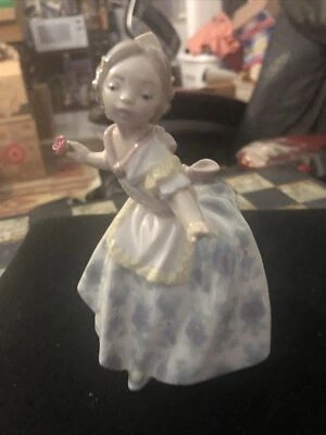 $124.95 • Buy Lladro Carmencita Figurine Woman Dancing Girl With Flower #5375 Made In Spain