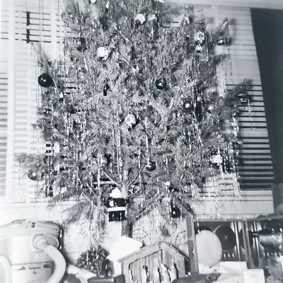 $29.95 • Buy Loaded Christmas Tree Mayhem Photo 1950s Vacuum Nativity Gifts Ornaments A1973