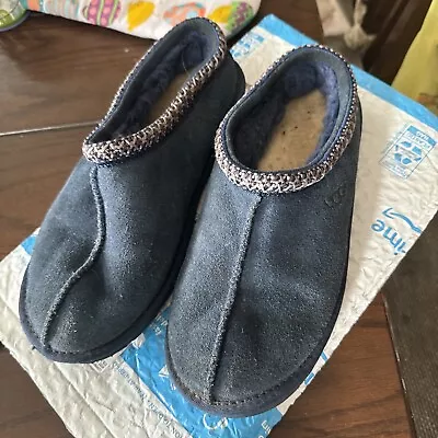 Tasmin Uggs Navy • $5