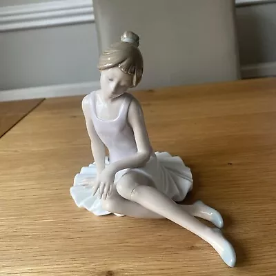 Nao By Lladro Sitting Ballerina (damaged) • £0.99