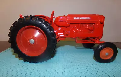 Allis Chalmers D-17 Tractor Scale Models 1:16 • $57.80