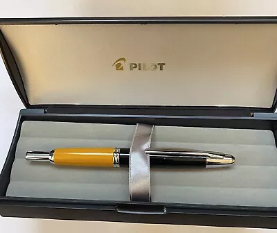 Unusual Pilot Vanishing Point Fountain Pen In Black And Yellow. • $179