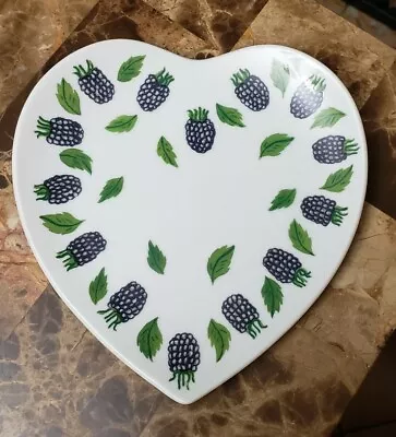 Williams Sonoma  BackBerry La Fraise Chene Dessert Appetizer Heart Shape Plate  • $7