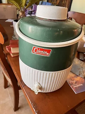 Vintage 1972 Coleman Jug Cooler Green Metal/Plastic 1 Gallon Water Thermos W Cup • $17