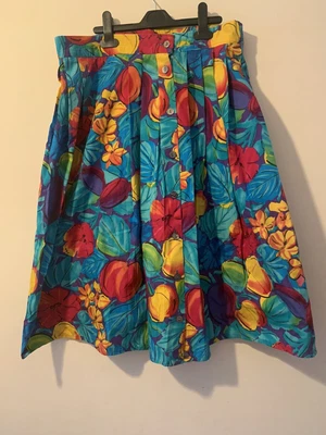 £5 • Buy Vintage Jaeger Floral Summer Skirt Size 12