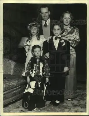 1935 Press Photo Harold Lloyd And Wife Celebrate Anniversary With Their Children • $29.88
