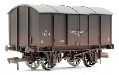 Dapol OO Gauge Gunpowder Van SR 62139 Weathered • £12