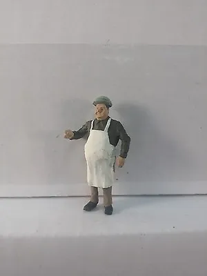 Arttista #1435 - Vendor Pointing For Produce Cart Or ?? - O Scale Figure - NEW • $8.79